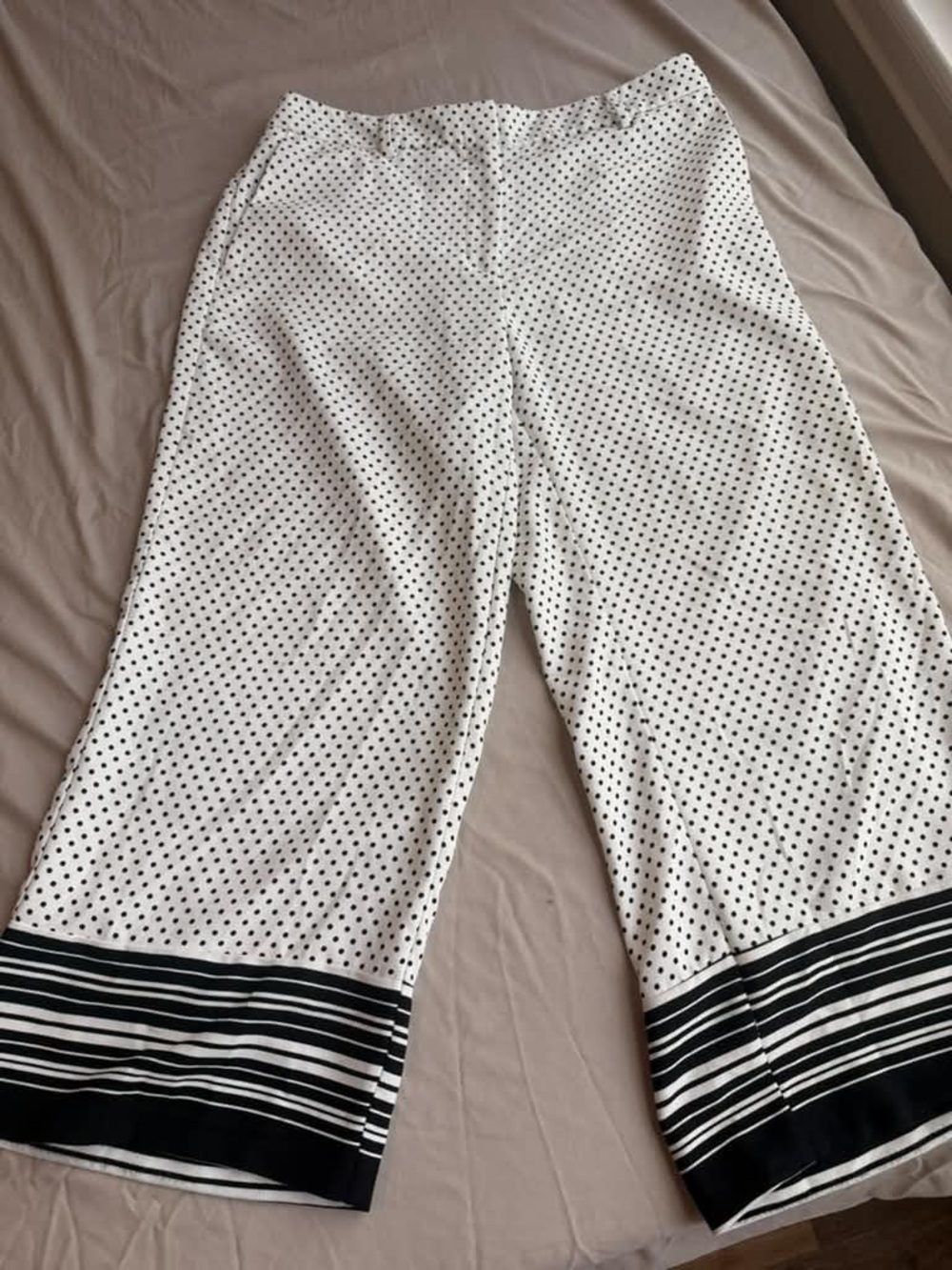 Ann Taylor White Wide-Leg Polka Dot capri Pants with Black Striped Hem